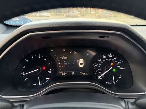 Used 2019 Toyota Avalon XLE w/ Moonroof Package image 13