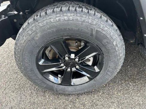 Used 2022 Jeep Wrangler Unlimited Sahara AWD/4WD image 34