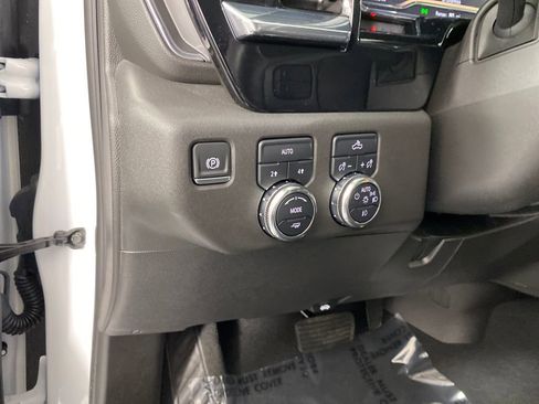 Used 2025 GMC Sierra 1500 Elevation image 12