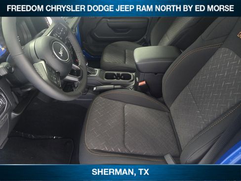 New 2025 Jeep Gladiator Mojave w/ Convenience Group image 9