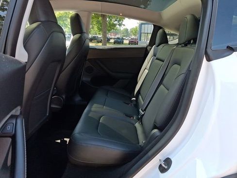 Used 2024 Tesla Model Y Long Range AWD/4WD image 12