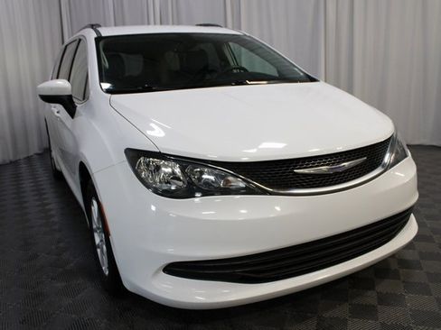 Used 2020 Chrysler Voyager Lxi image 23