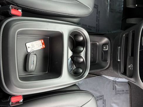 New 2026 Chrysler Pacifica Select AWD/4WD image 22