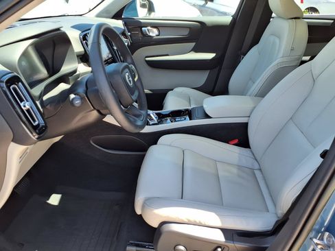 Certified 2023 Volvo XC40 B5 Ultimate w/ Protection Package Premier AWD/4WD image 21