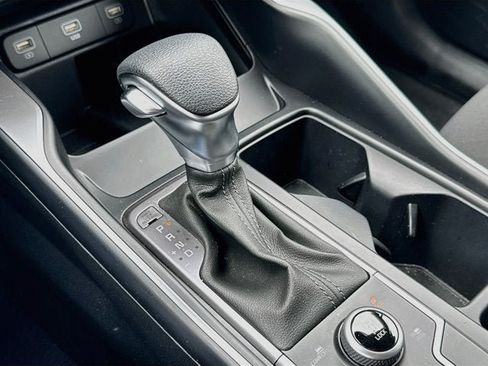 Certified 2023 Kia Sorento LX AWD/4WD image 16