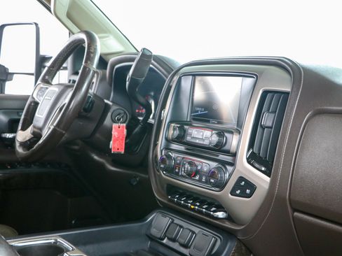 Used 2016 GMC Sierra 2500 Denali w/ Duramax Plus Package AWD/4WD image 29