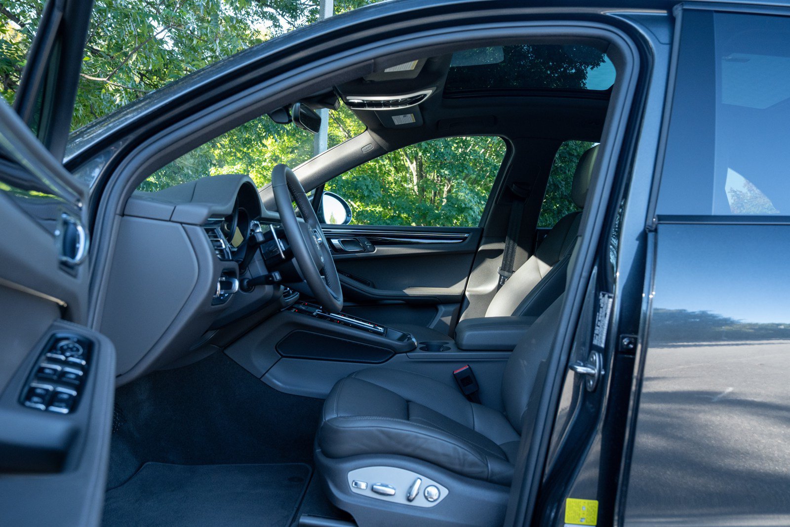 Certified 2026 Porsche Macan AWD/4WD image 24