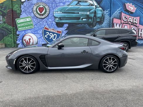 Used 2023 Toyota GR86 w/ ALL Weather Mat Package (TMS) RWD image 2