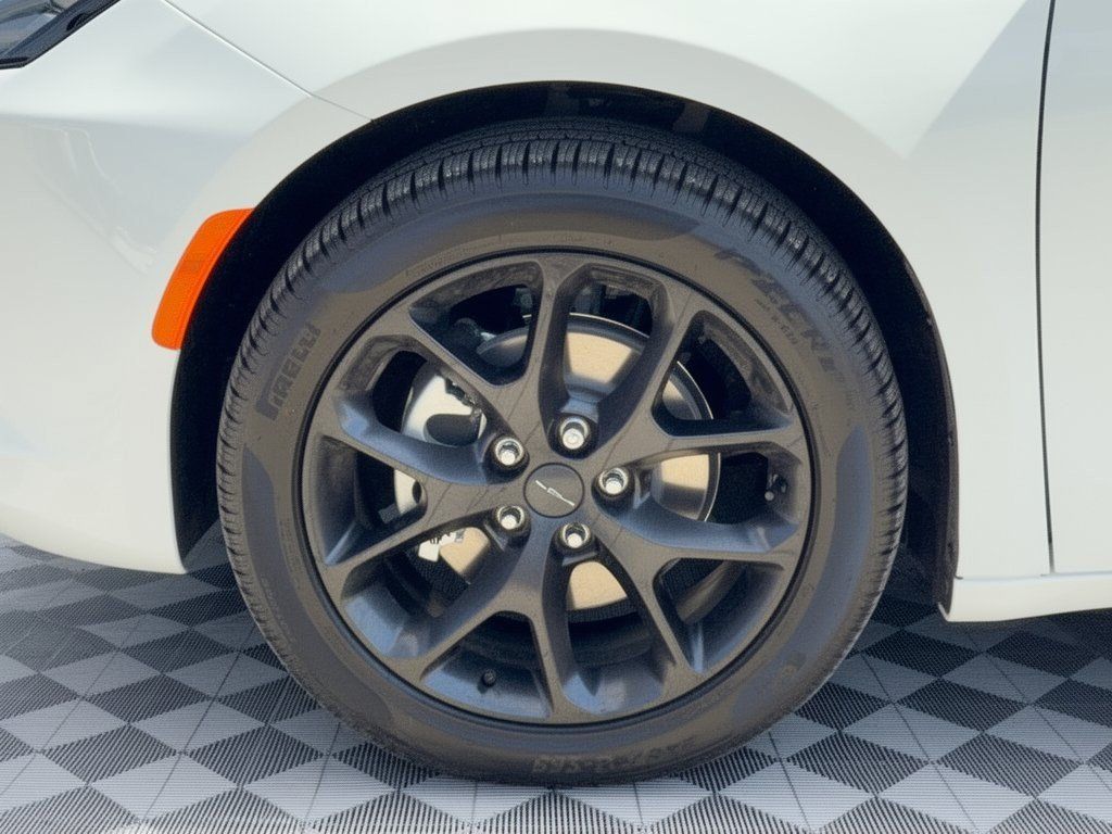 New 2027 Chrysler Pacifica Select FWD image 13