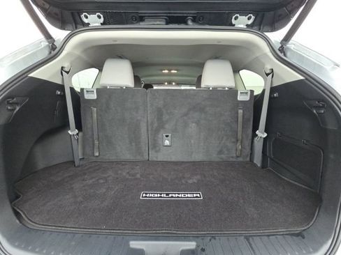 Used 2023 Toyota Highlander LE image 15