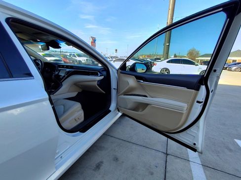 Used 2018 Toyota Camry XLE image 42
