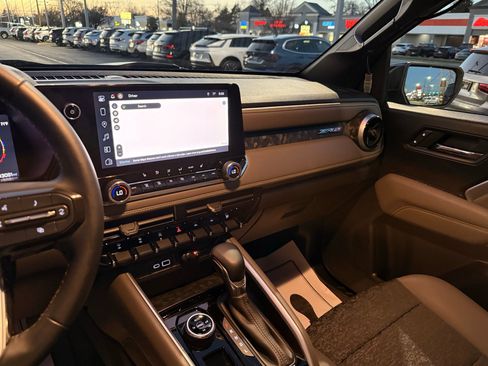 Used 2024 Chevrolet Colorado ZR2 w/ Technology Package image 43