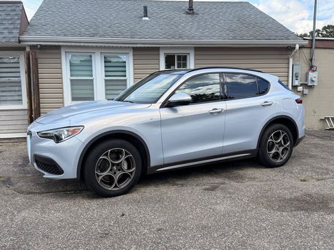 Used 2022 Alfa Romeo Stelvio Ti AWD/4WD image 2