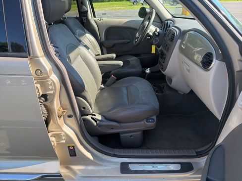 Used 2005 Chrysler PT Cruiser Limited FWD image 13