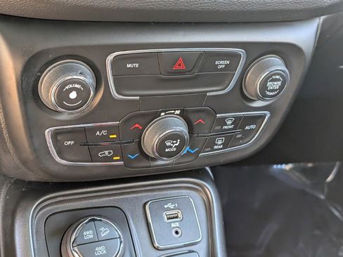 Used 2019 Jeep Compass Trailhawk image 25