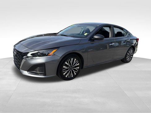 Used 2024 Nissan Altima 2.5 SV FWD image 3