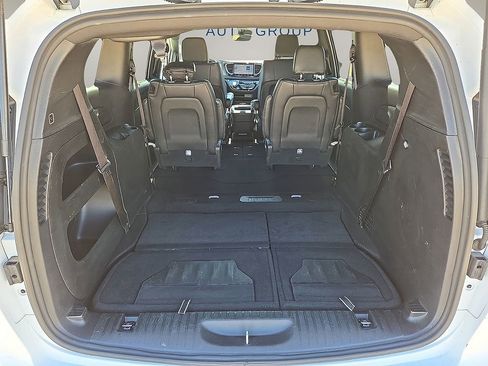 Used 2025 Chrysler Pacifica Select FWD image 13