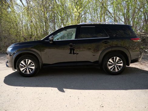 Used 2023 Nissan Pathfinder SL AWD/4WD image 4