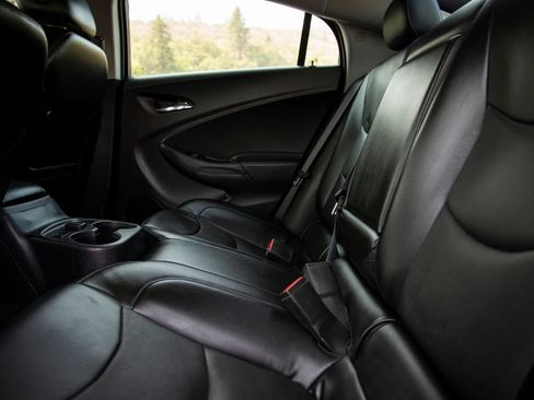 Used 2018 Chevrolet Volt Premier w/ Driver Confidence Package FWD image 13