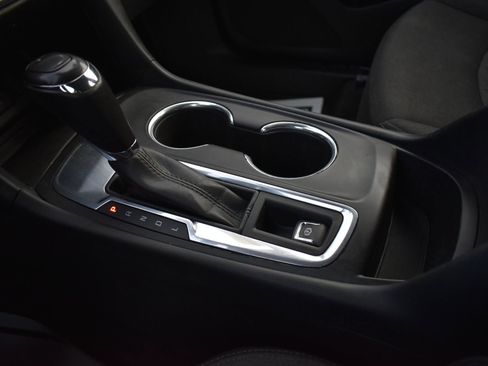 Used 2019 Chevrolet Equinox LT w/ Driver Convenience Package image 28