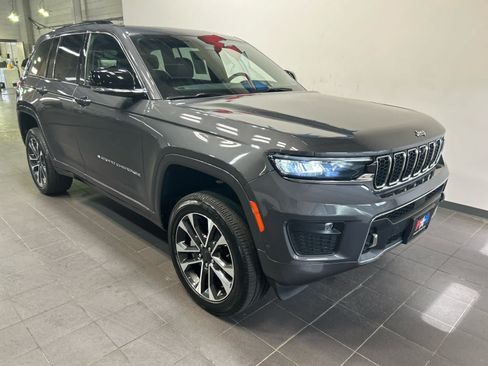 Used 2024 Jeep Grand Cherokee Overland w/ Adv Protech Group III AWD/4WD image 2