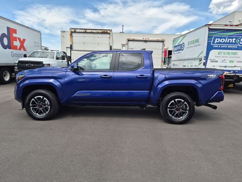 Used 2025 Toyota Tacoma TRD Sport w/ TRD Sport Premium Package AWD/4WD image 3