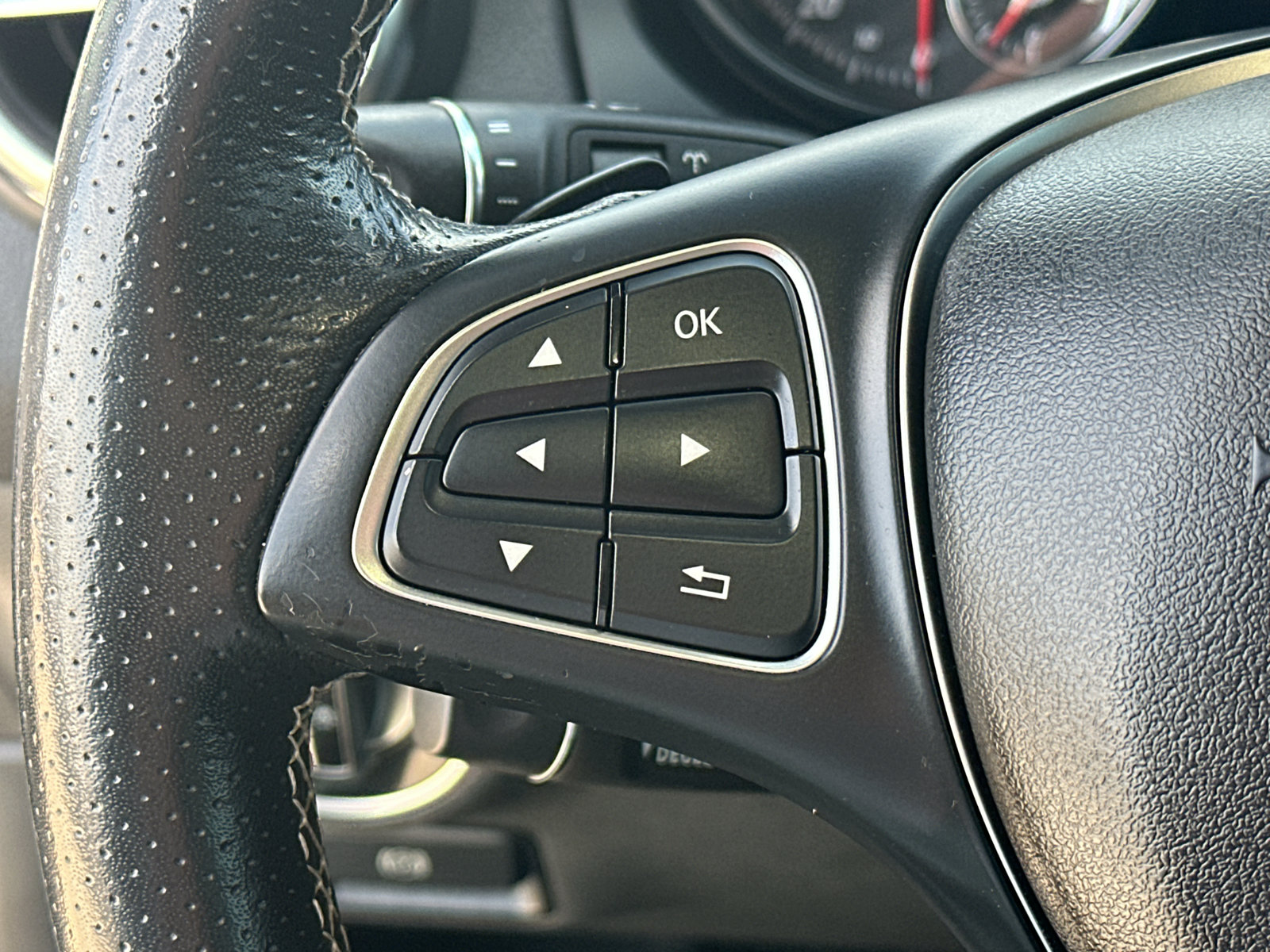 Used 2018 Mercedes-Benz GLA 250 4MATIC w/ Premium Package image 18