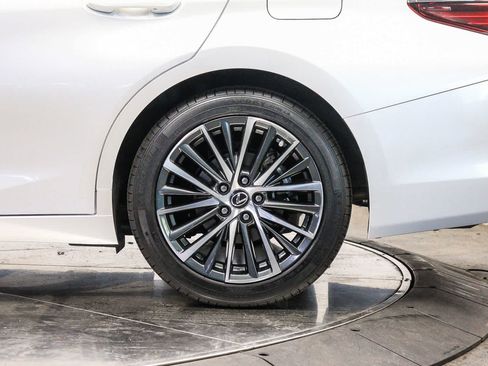 Used 2025 Lexus ES 300h w/ Premium Package FWD image 10