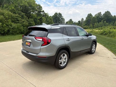 Used 2023 GMC Terrain SLE w/ Driver Convenience Package FWD image 9