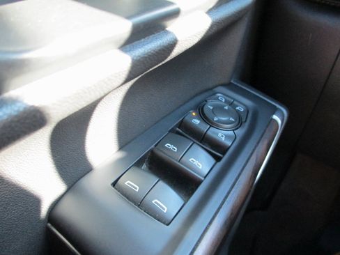 Used 2020 GMC Sierra 1500 SLT image 22