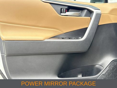 Used 2021 Toyota RAV4 XLE w/ Convenience Package FWD image 3