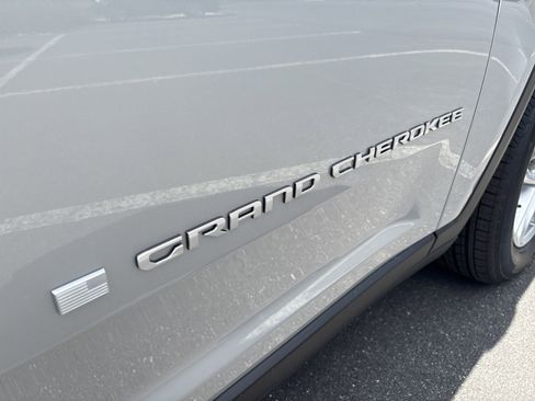 New 2025 Jeep Grand Cherokee Laredo X w/ Luxury Tech Group I image 8