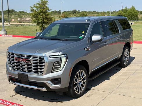 Used 2025 GMC Yukon XL Denali AWD/4WD image 12
