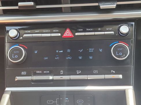 Used 2024 Hyundai Santa Fe SEL FWD image 25