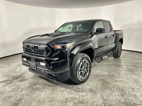 Used 2025 Toyota Tacoma TRD Sport image 4