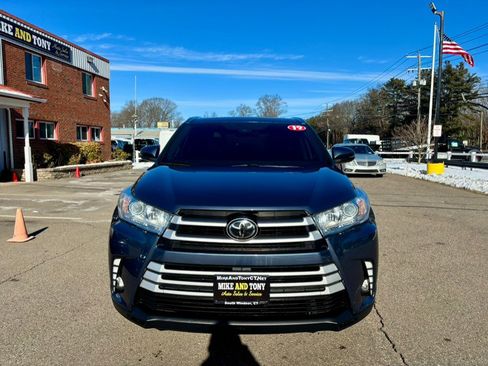 Used 2019 Toyota Highlander XLE image 2