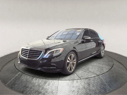 Used 2017 Mercedes-Benz S 550 4MATIC Sedan w/ Premium Package image 3