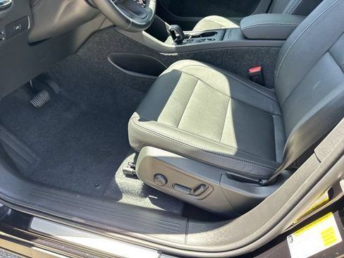 Certified 2025 Volvo XC40 B5 Core w/ Protection Package Premier AWD/4WD image 15