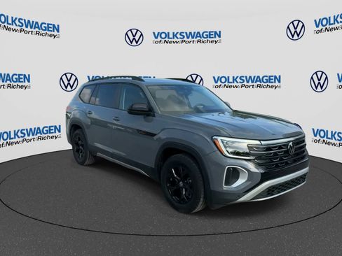 Used 2024 Volkswagen Atlas Peak Edition SEL AWD/4WD image 2