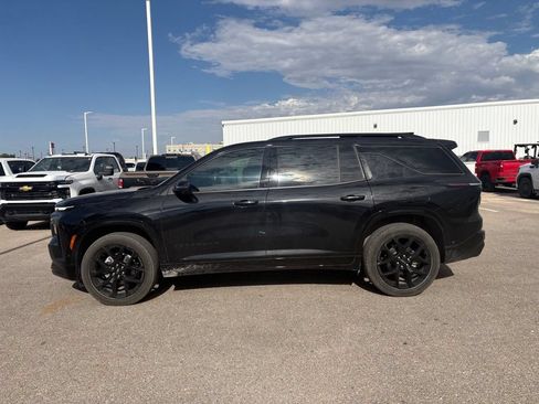 Used 2025 Chevrolet Traverse RS FWD image 2