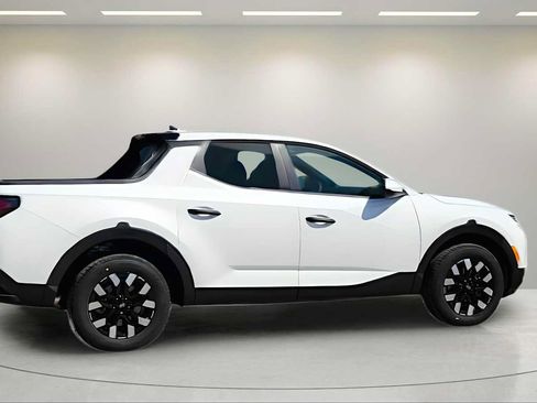 Used 2025 Hyundai Santa Cruz SE FWD image 8