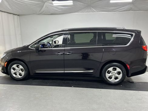 Used 2017 Chrysler Pacifica Touring-L Plus w/ Advanced Safetytec Group FWD image 6