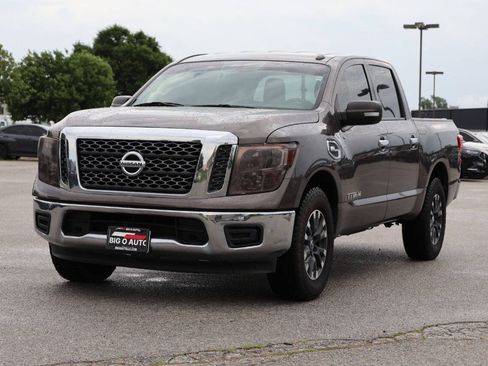 Used 2017 Nissan Titan SV AWD/4WD image 6