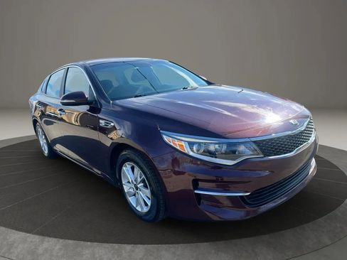Used 2018 Kia Optima LX image 3