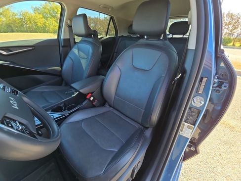 Used 2023 Kia Niro SX Touring image 12