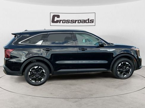 Used 2024 Kia Sorento S image 6