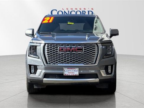 Used 2021 GMC Yukon XL Denali w/ Denali Premium Package image 9