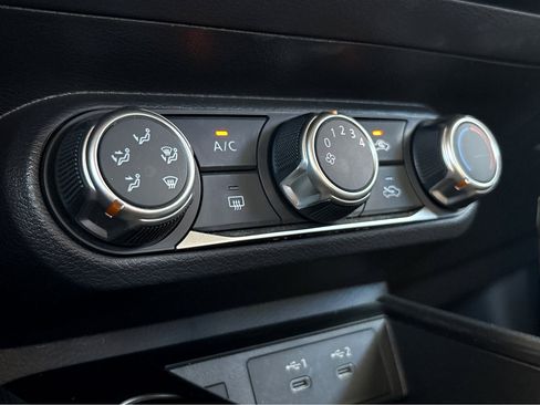 Used 2025 Nissan Kicks SV image 10