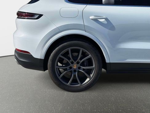 Used 2024 Porsche Cayenne AWD/4WD image 18