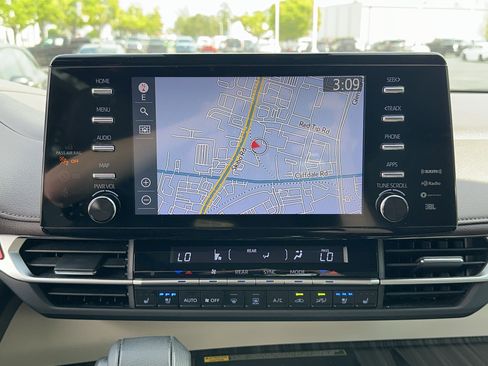 Certified 2023 Toyota Sienna Platinum FWD image 24